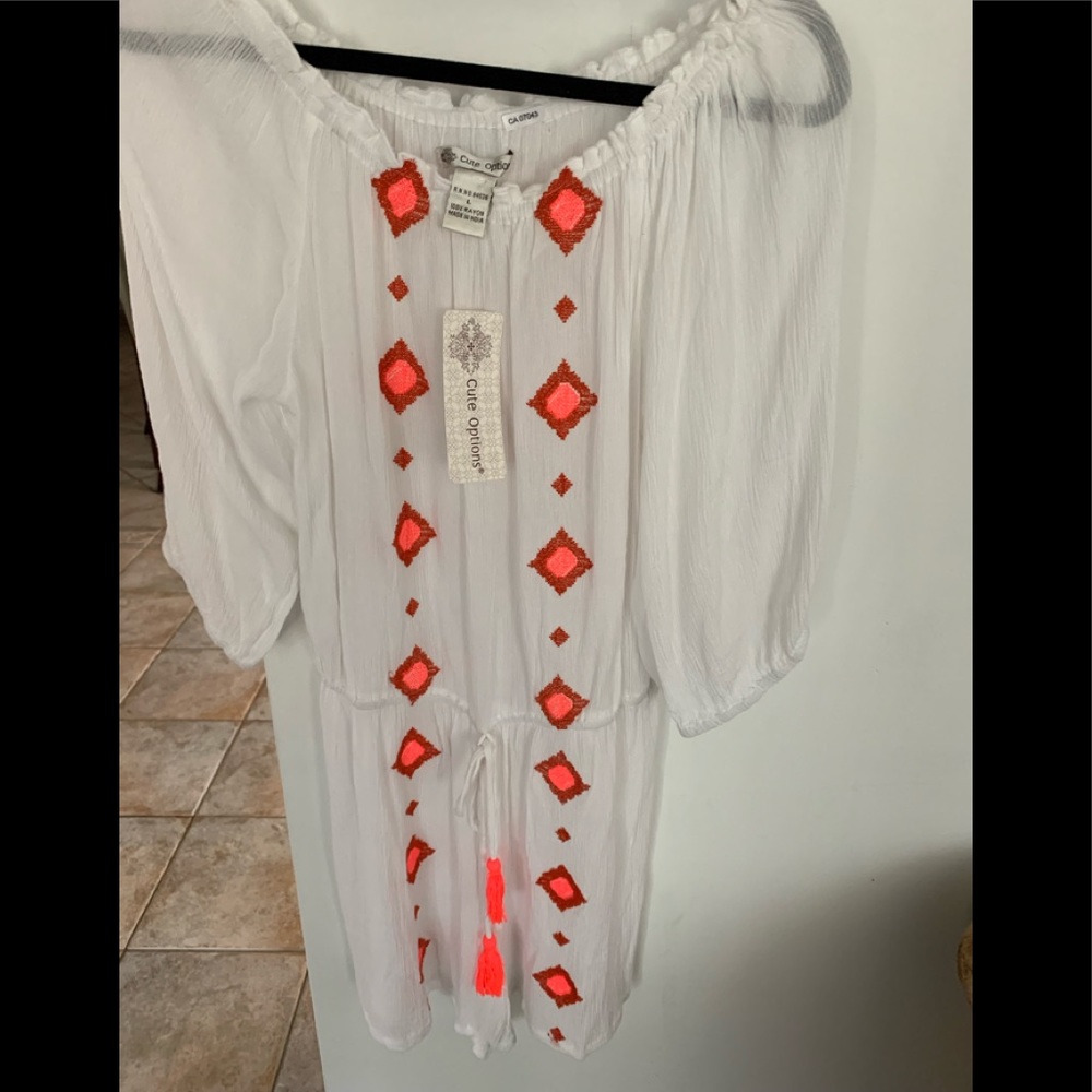 Cute Options cover up white size large NWT